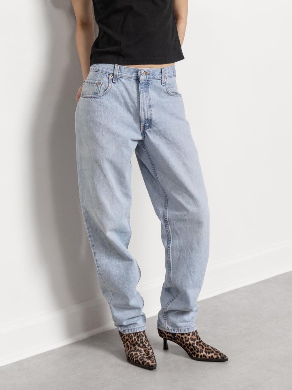 Vintage Levi's 560 Baggy Jeans, Faded Denim, Relaxed Fit (31 Waist)